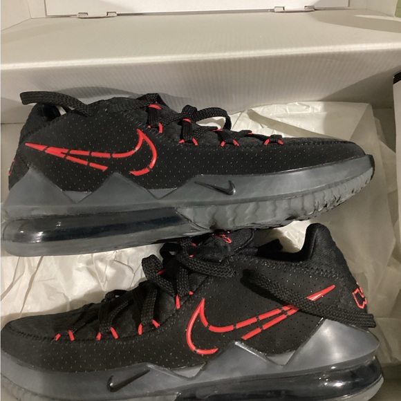 Nike LeBron XVII Low Bred Black LJ-2317- Sz:8 main image 4
